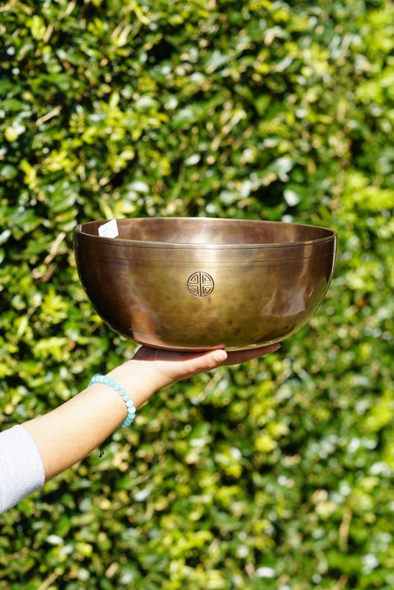Full Moon Himalayas Singing Bowl - Image 5